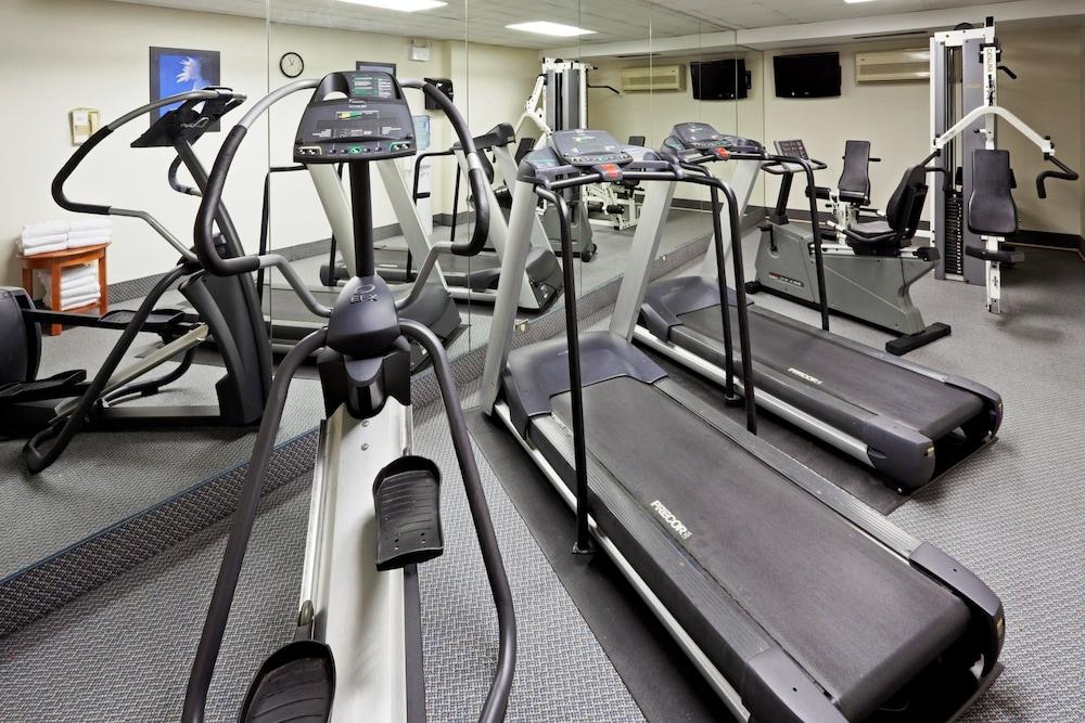 Holiday Inn Express Toronto East - Scarborough, an IHG Hotel - Fitness Facility