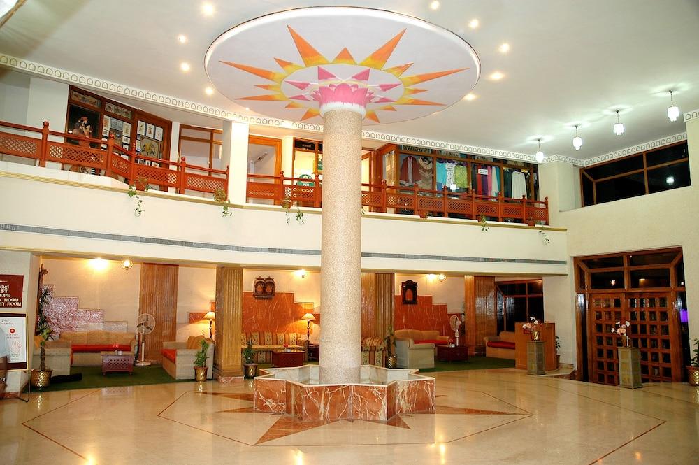 Hotel Vishnupriya - Lobby