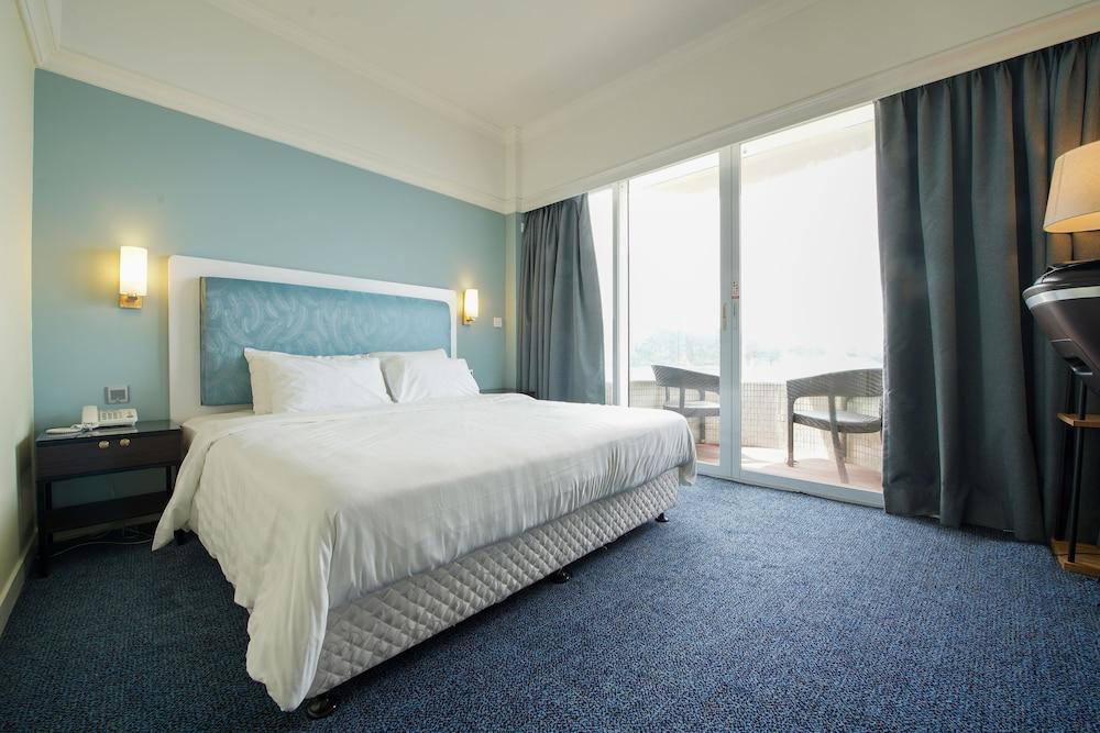 Warwick Hotel - Room