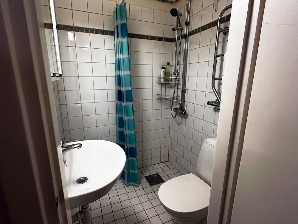 "spacious Apartment 50m2 - Stockholms Södermalm" - Bathroom