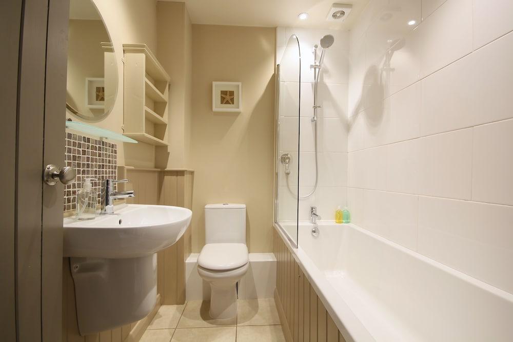 The Apartments Quidhampton Mill - Bathroom