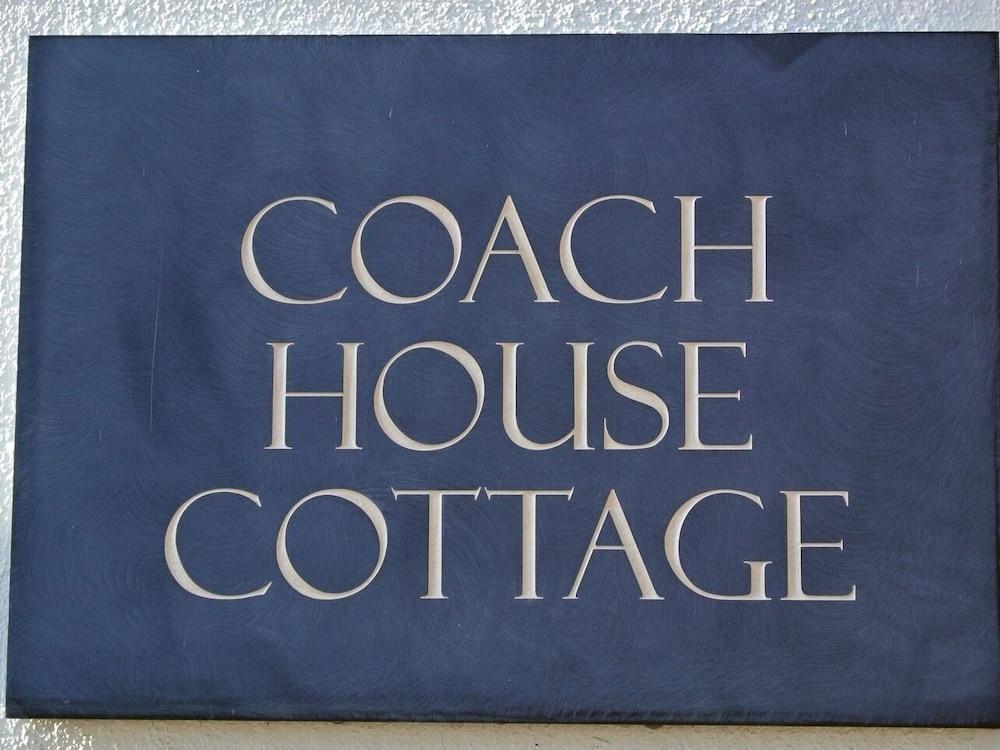Coach House Cottage - Exterior