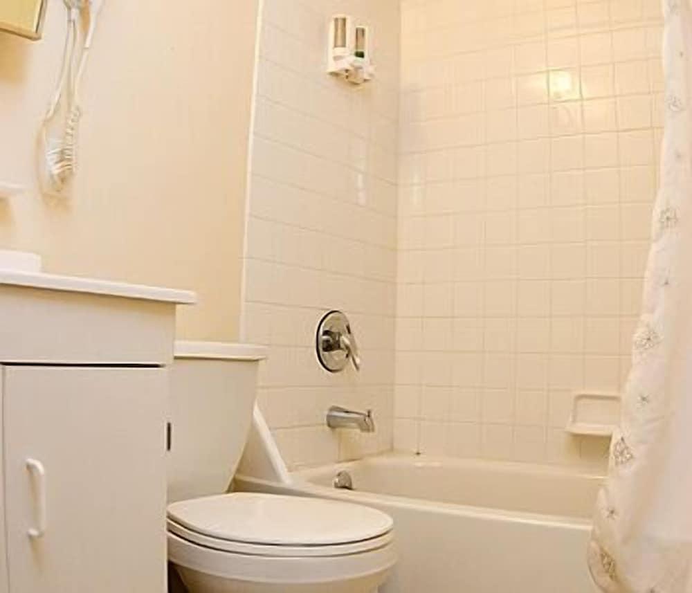 Achieve Guest House - Bathroom