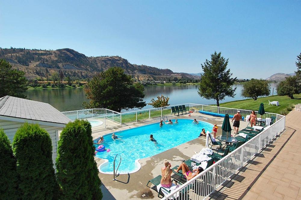 South Thompson Inn & Conference Centre - Outdoor Pool