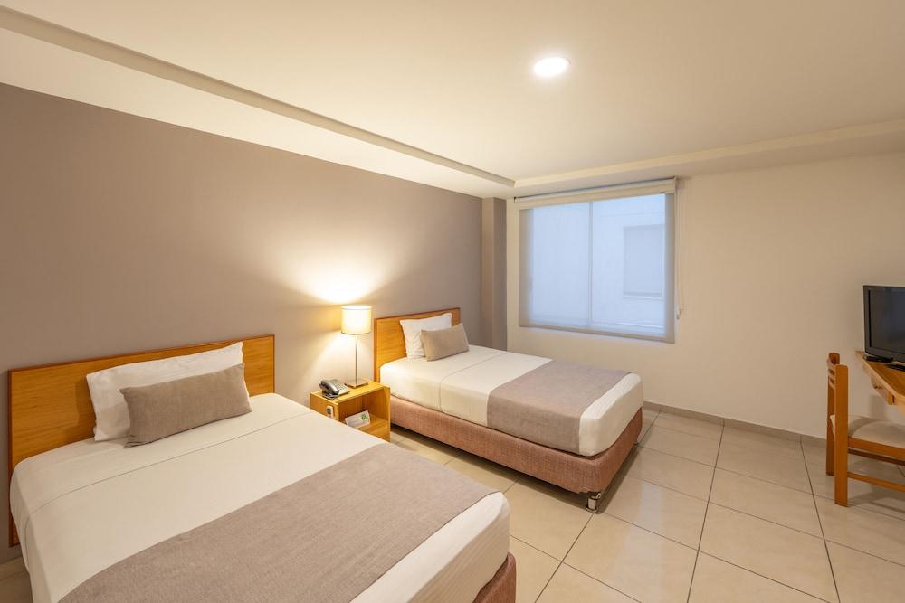 Basic Hotel Centenario by Hoteles MS - Room