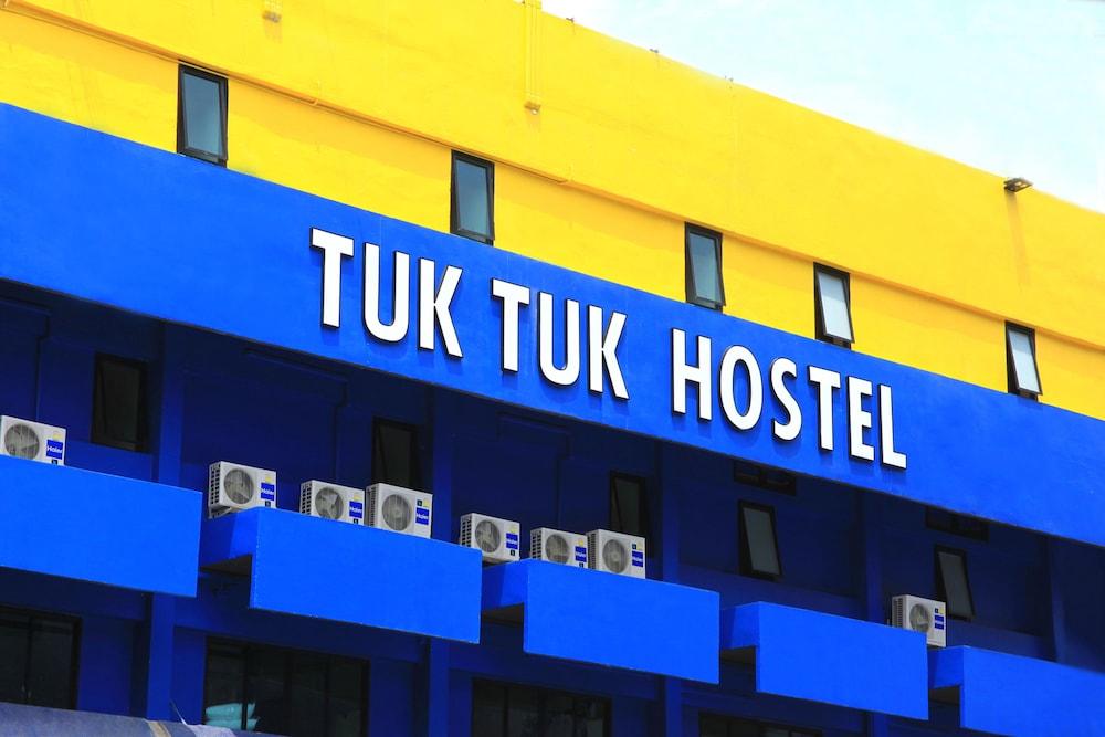 Tuk Tuk Hostel - Property Grounds