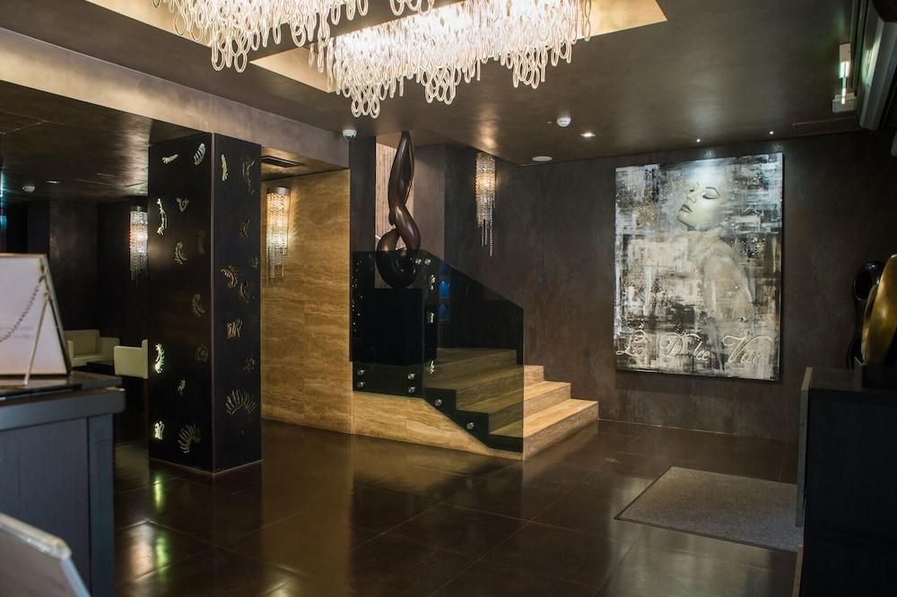 Divina Luxury Hotel - Featured Image
