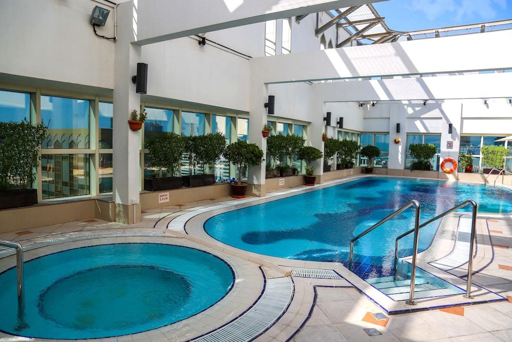Majlis Grand Mercure Residence Abu Dhabi - Outdoor Pool