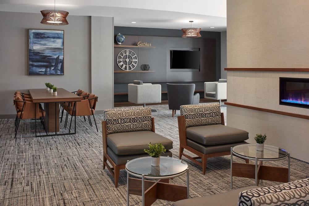 Courtyard by Marriott Mississauga - Airport Corporate Centre West - Lobby