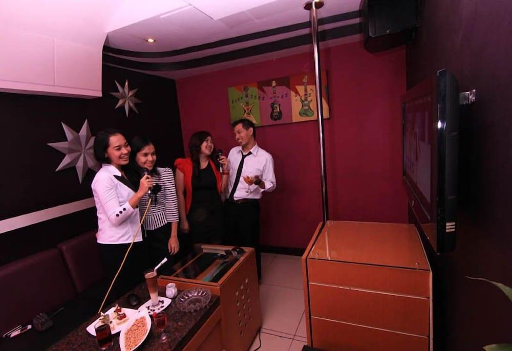 Grand Wahid Hotel Salatiga - Karaoke Room