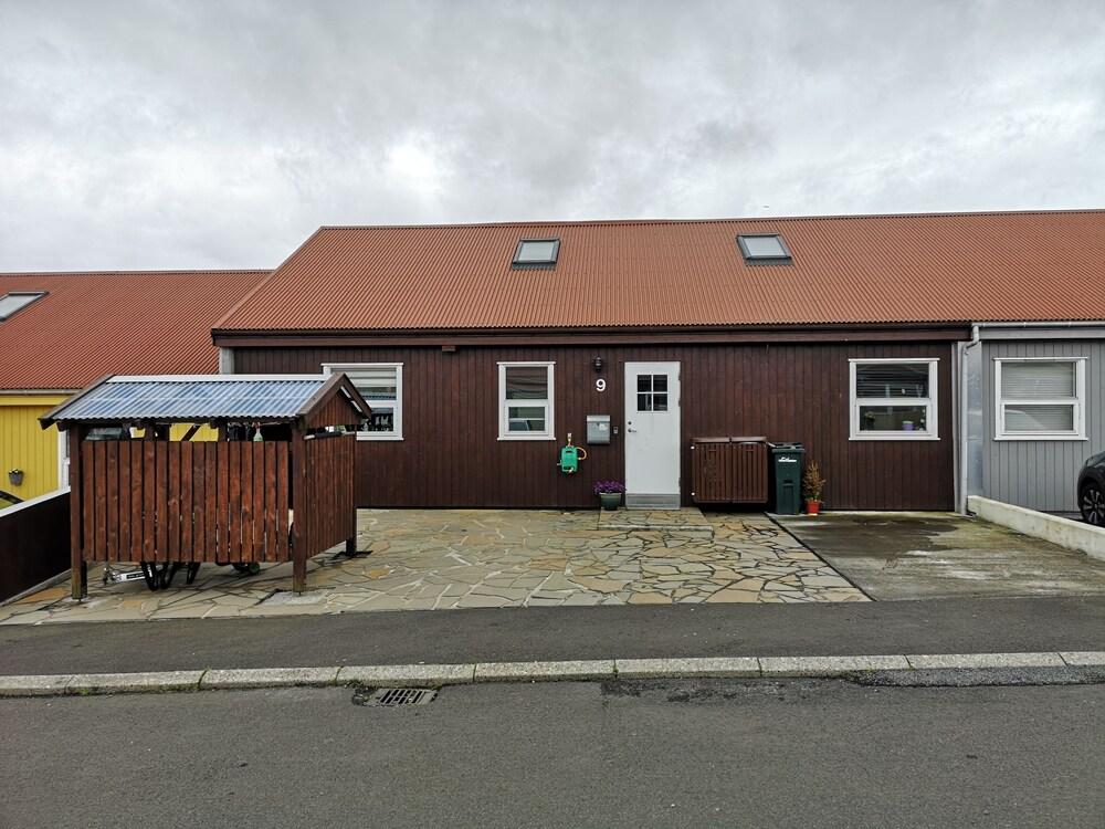 Rose Cottage 15m2 Tórshavn with Parking - Featured Image