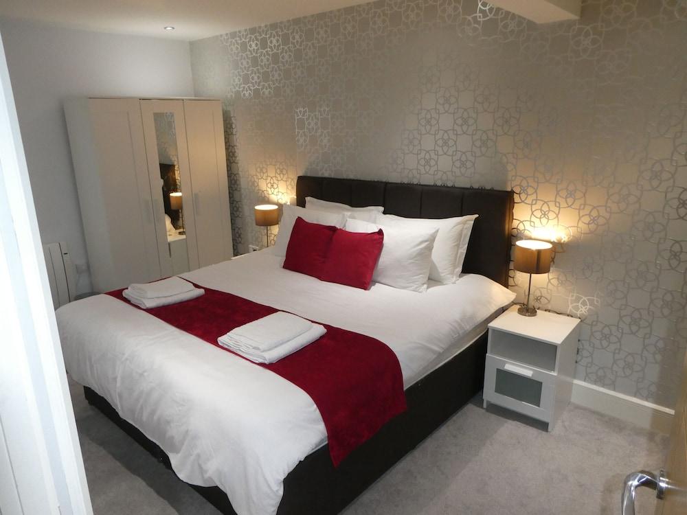 Riis Apartments Camberley - Room