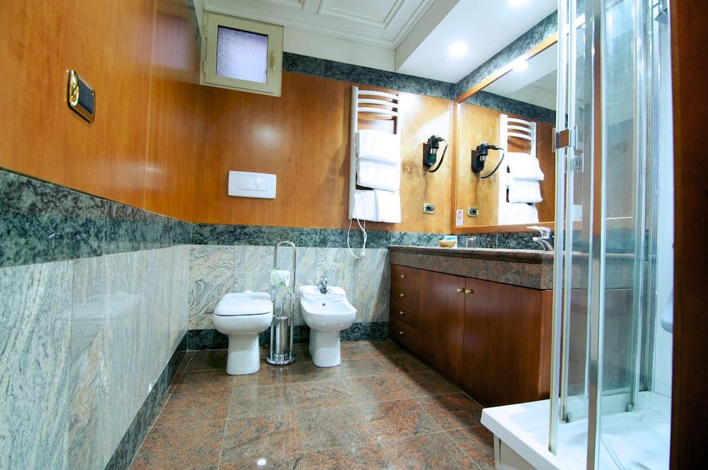 Hotel Dock Suites Rome - Bathroom