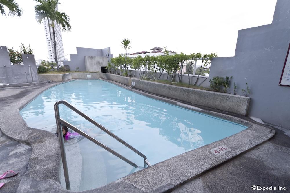 Summit Circle Cebu - Outdoor Pool
