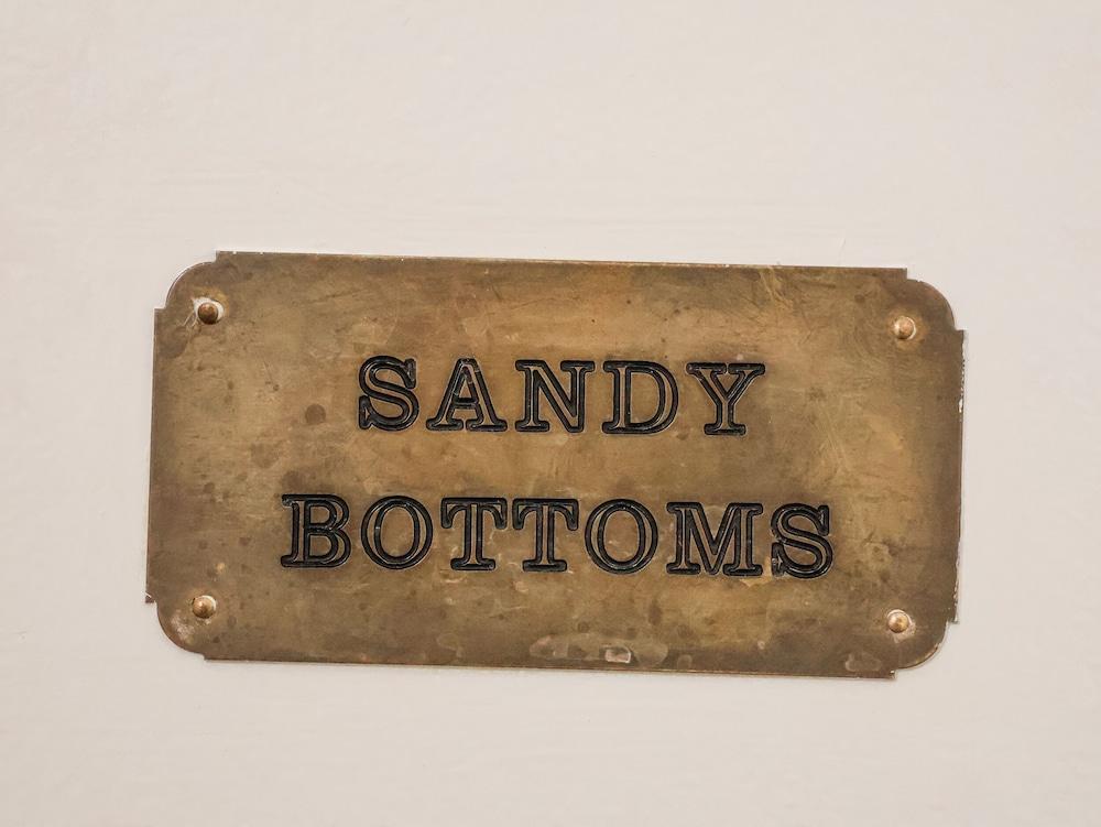 Sandy Bottoms - Interior