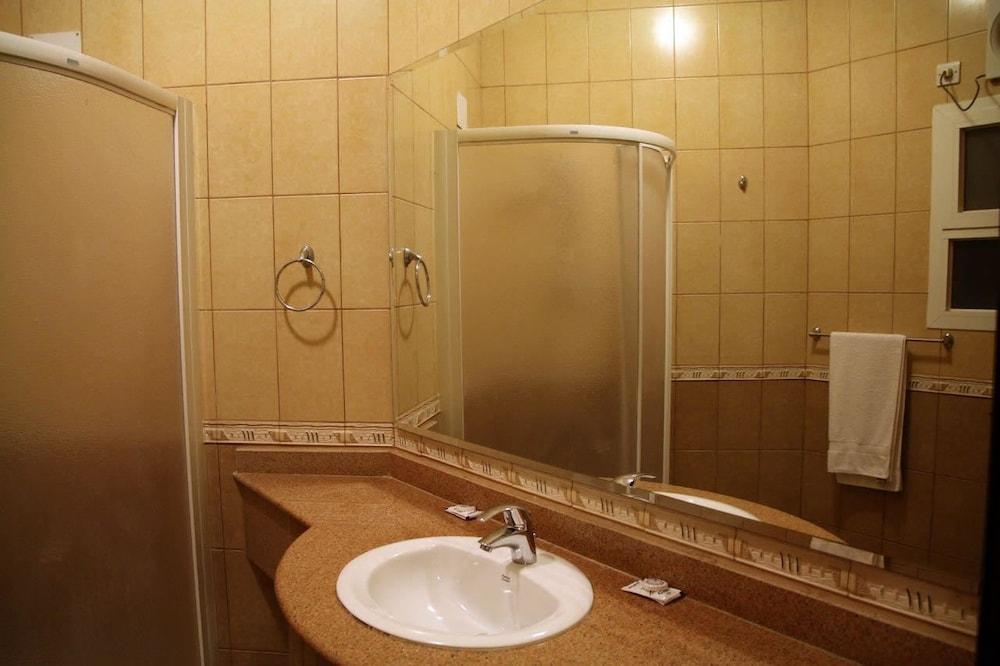 Al Ahlam Tourisim Resort - Families Only - Bathroom