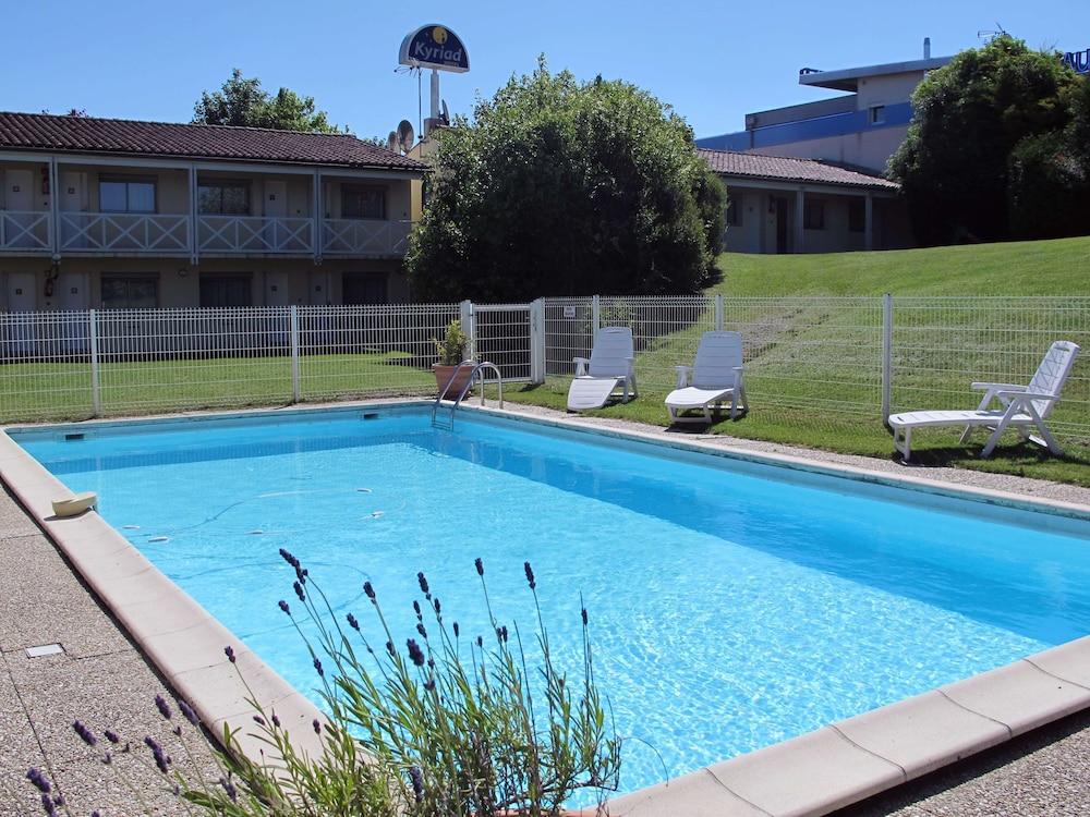 Kyriad Saintes - Pool