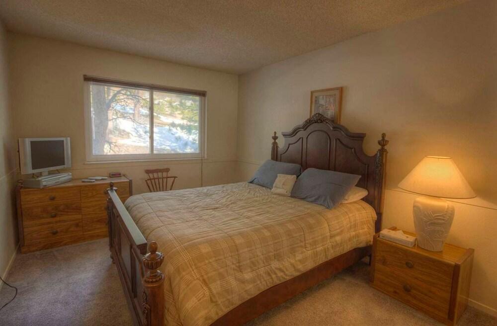 Heavenly Chairview Condo by Lake Tahoe Accommodations - Room