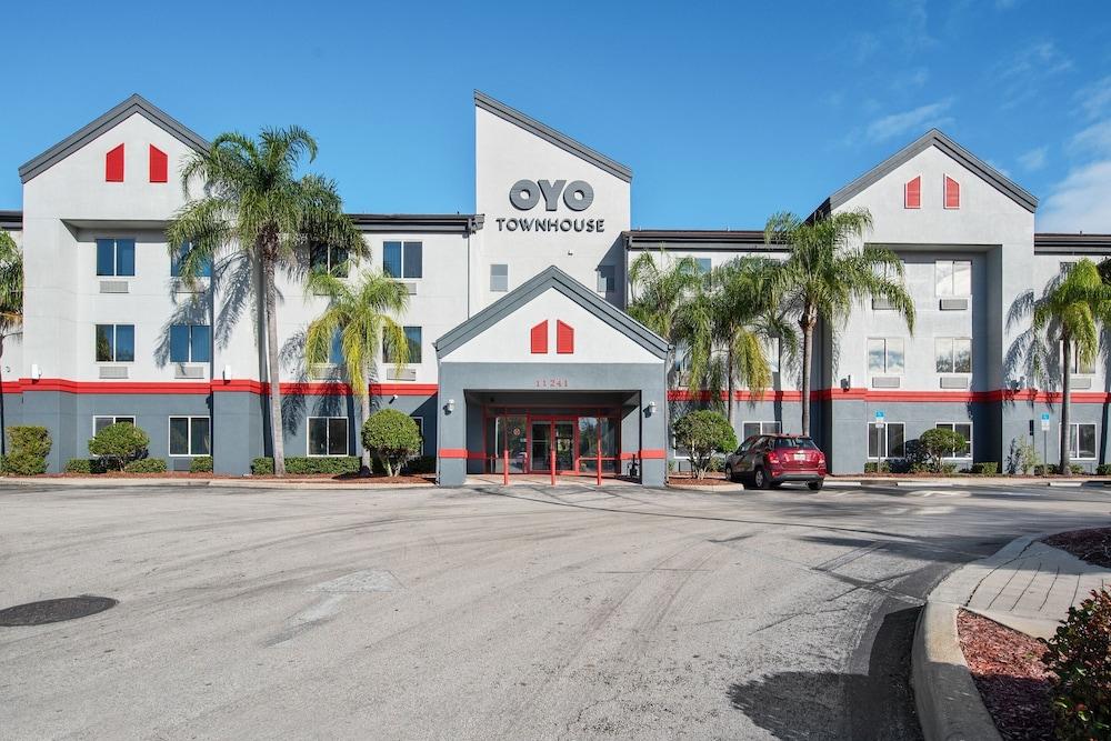 OYO Townhouse Orlando West - Exterior