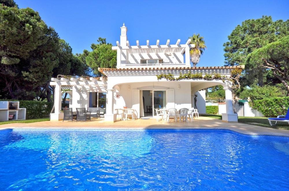 Great Pool Villa Just a Short Stroll to the Centre - Featured Image
