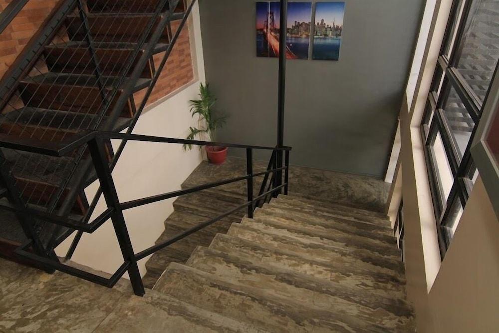 Aliria Bed and Breakfast - Staircase