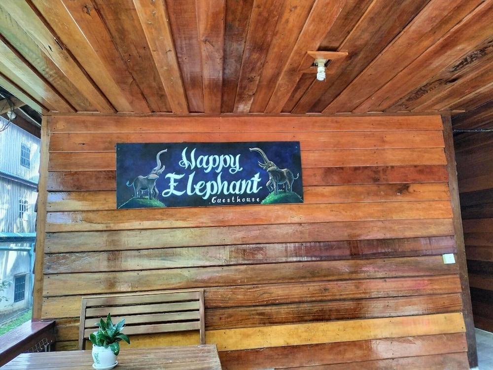 Happy Elephant Bungalows - Lobby