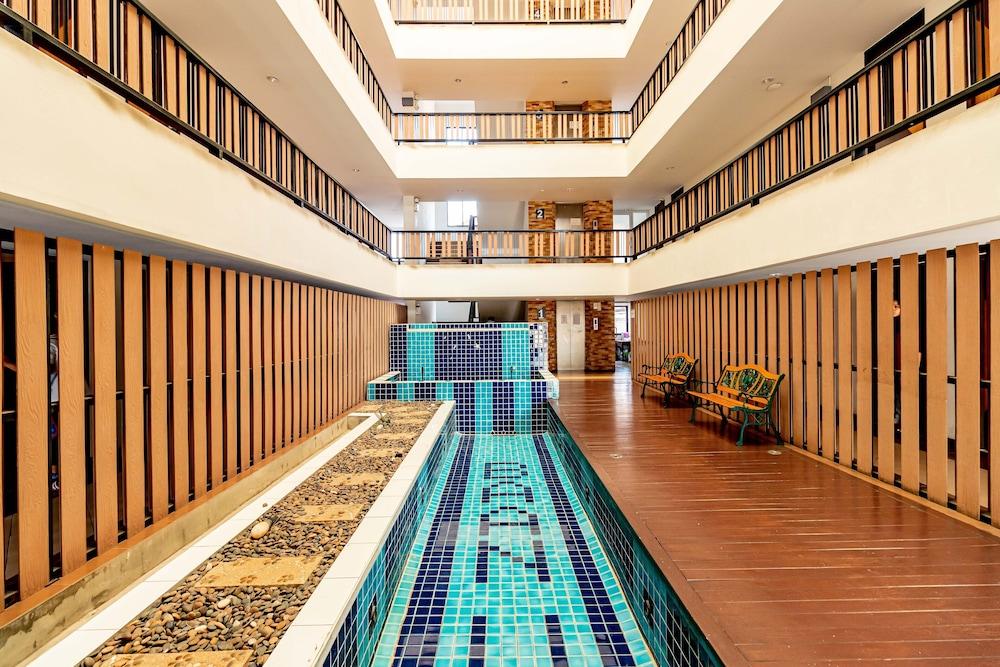 Grannylla Residence Charoenkrung - Indoor Pool