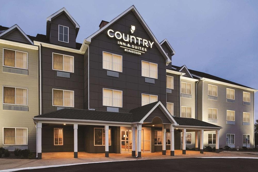 Country Inn & Suites by Radisson, Indianapolis South, IN - Featured Image