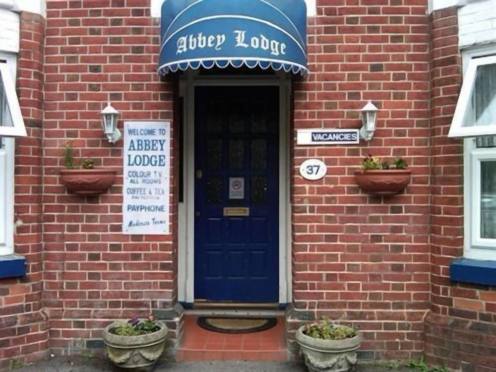 Abbey Lodge - Featured Image