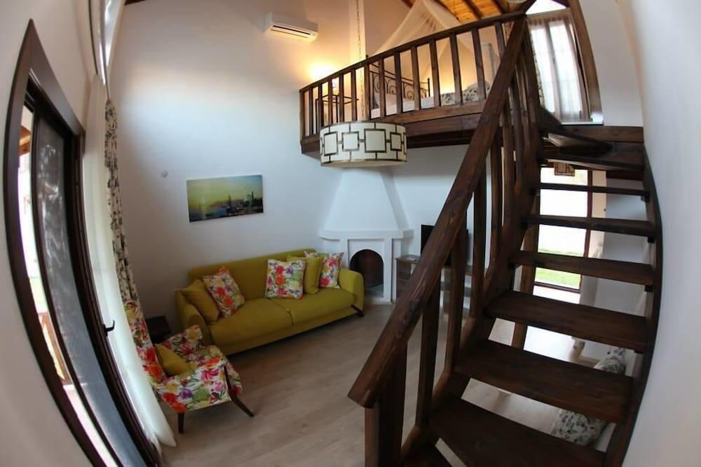 Karaburun Mimoza Apart Hotel - Living Room