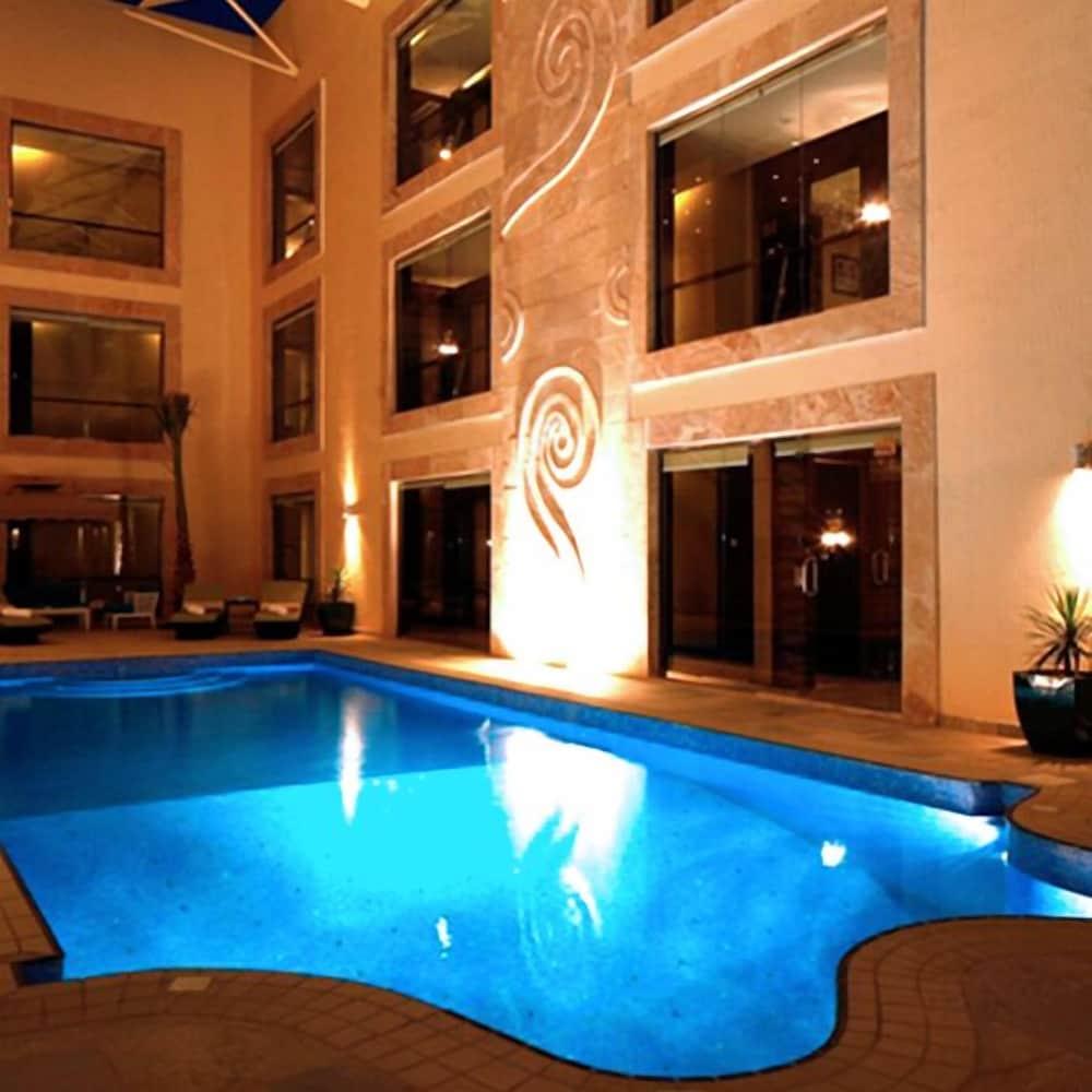 Grand Plaza Hotel-Takhasosi Riyadh - Indoor Pool