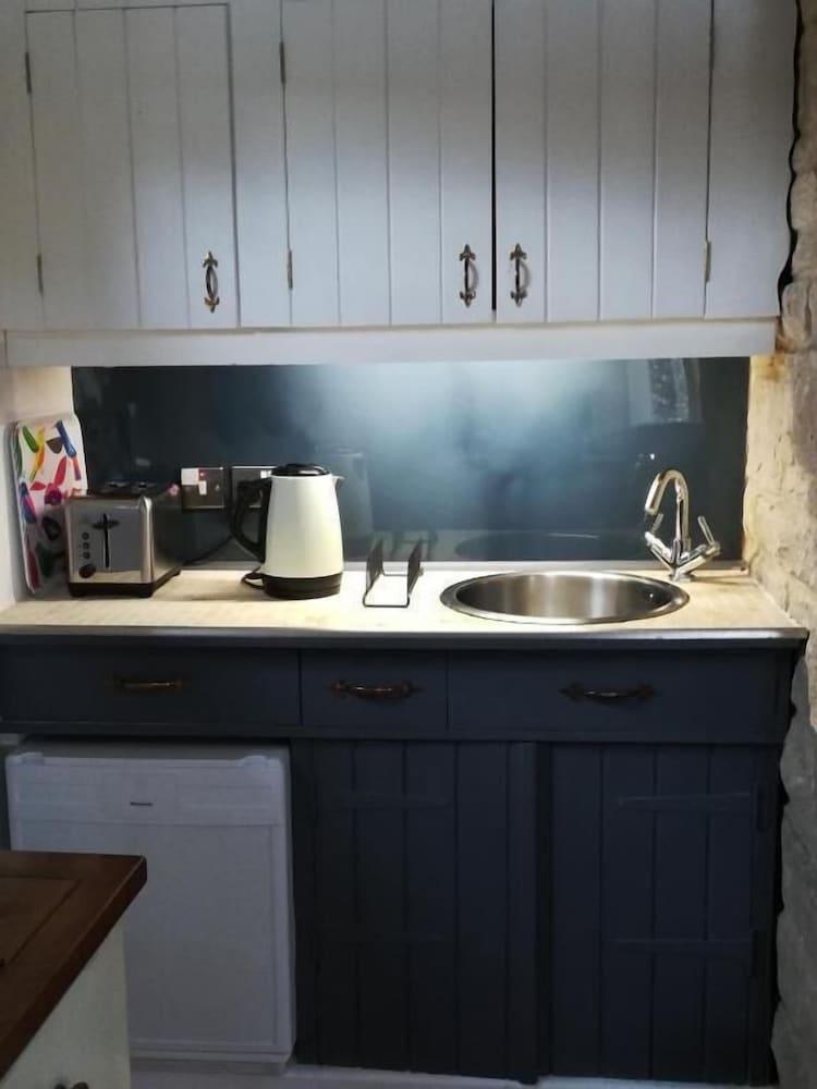 The Old Art Studio BnB - Private kitchen