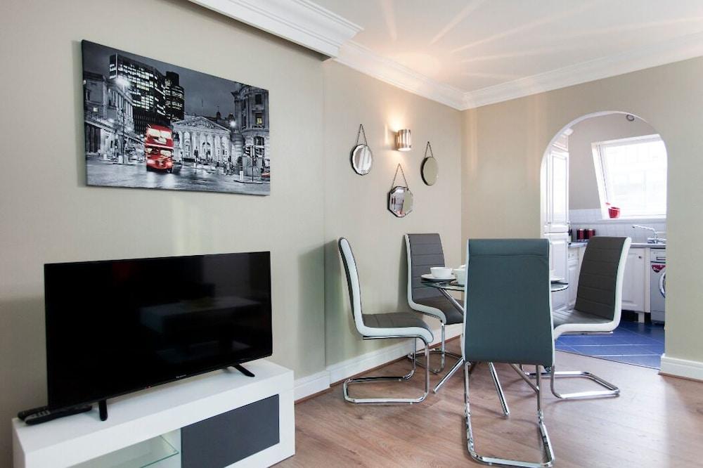 2Bed 2Bath Apartment in Fitzrovia - Featured Image
