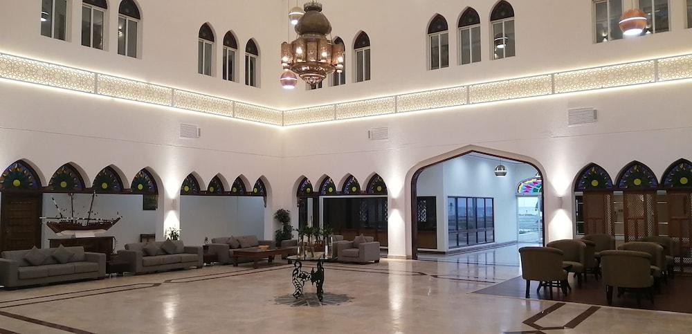 Sohar Beach Hotel - Lobby Sitting Area