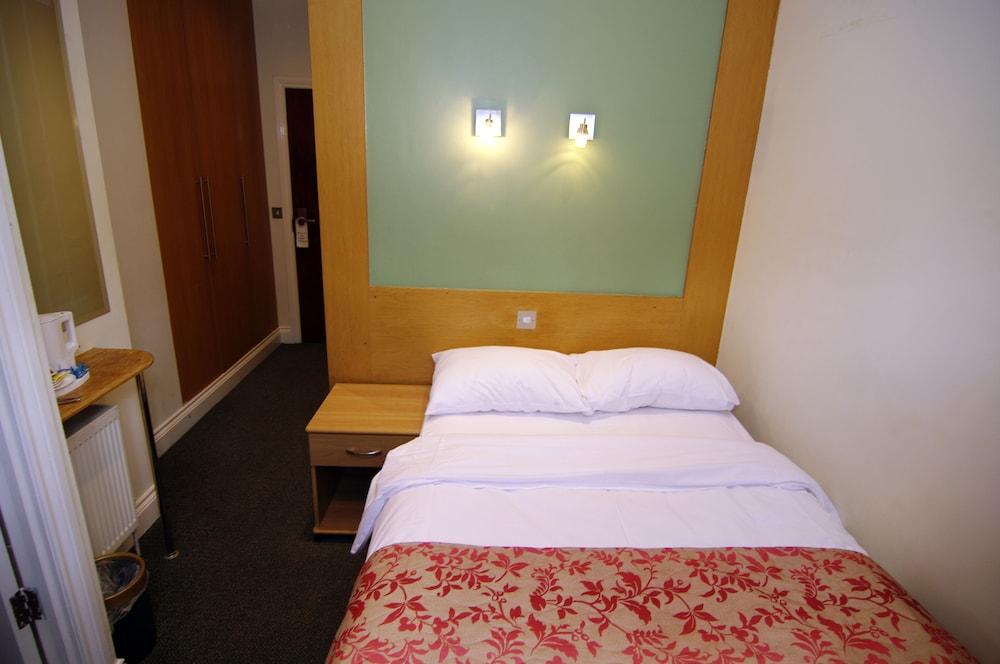 Westbury Hotel - Room