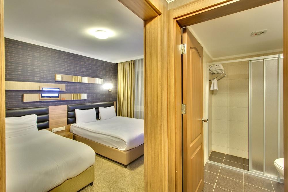 Hotel Antroyal - Room