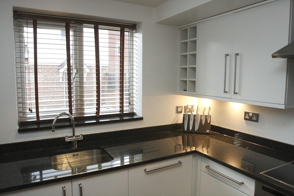 2 Bed Apt in Chorleywood Near Station - Private kitchen