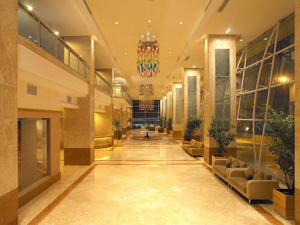 Bayview Hotel Melaka - Interior Entrance