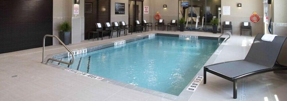 Hampton Inn & Suites by Hilton Bolton - Indoor Pool
