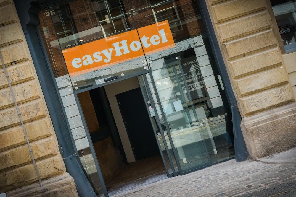 easyHotel Manchester - Exterior detail