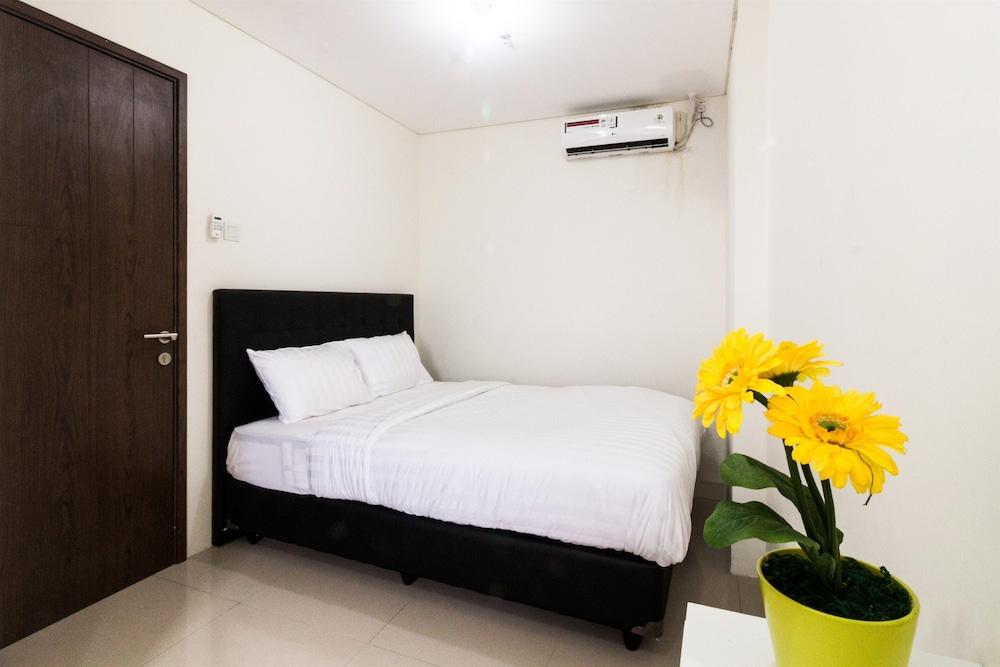 2 Bedrooms Apartment with Ancol Sea View By Travelio - Room