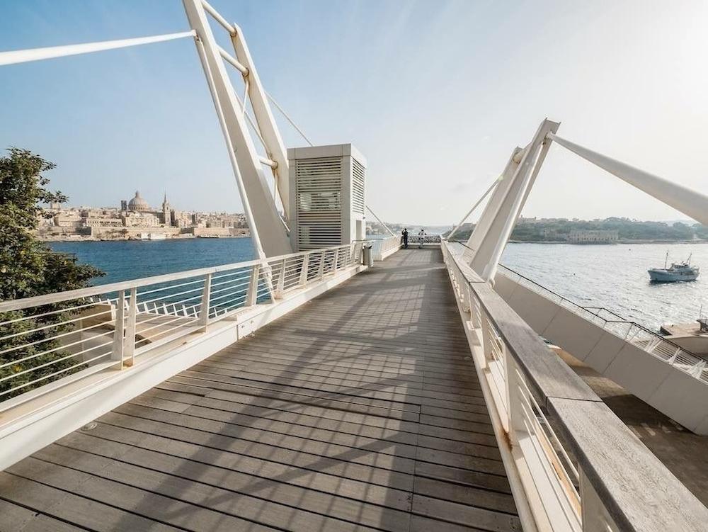 THE Ultimate Luxury, Sliema With Pool - Property Grounds