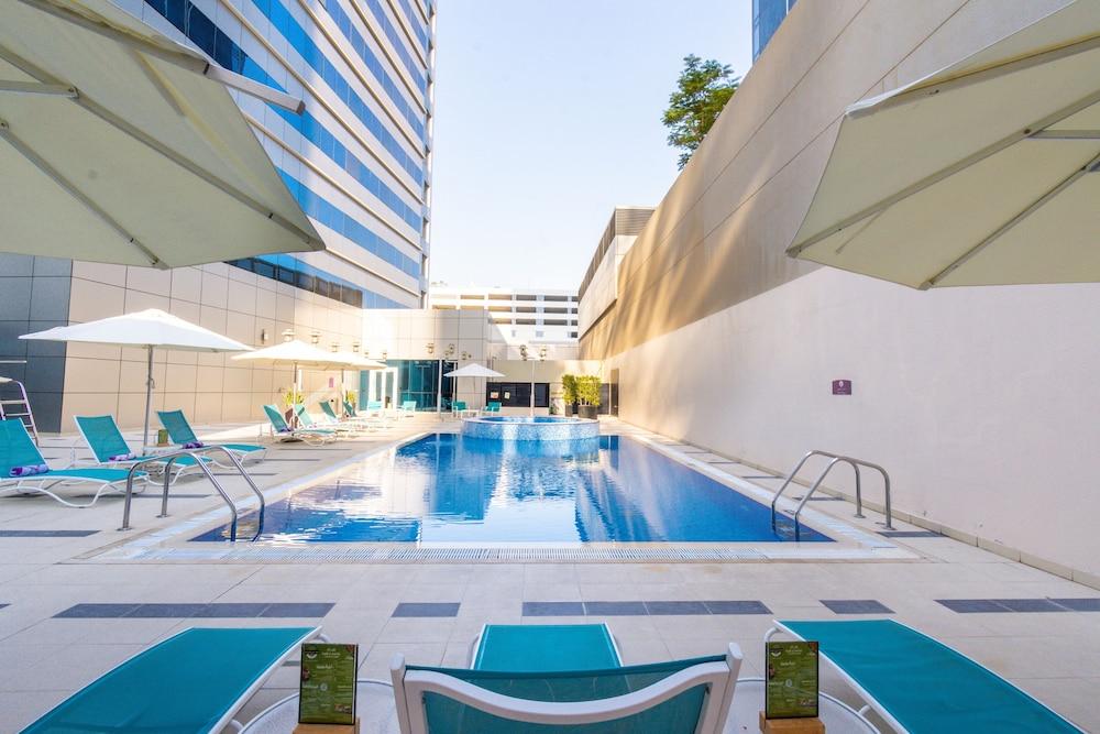 Premier Inn Abu Dhabi Capital Centre - Outdoor Pool