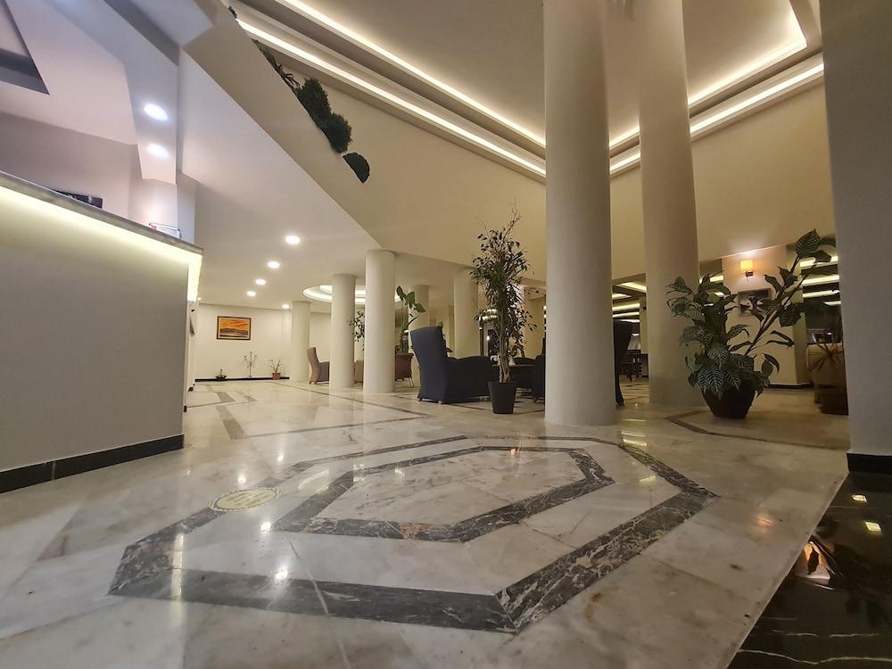 Hotel Palmera Resort - Lobby Sitting Area