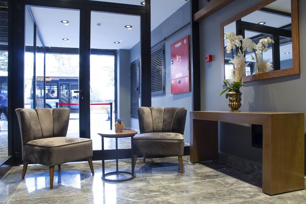 Meydan Besiktas Otel - Lobby Sitting Area