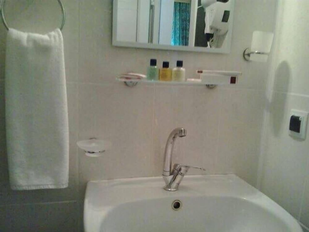 Tal Hotel - All Inclusive - Bathroom Sink