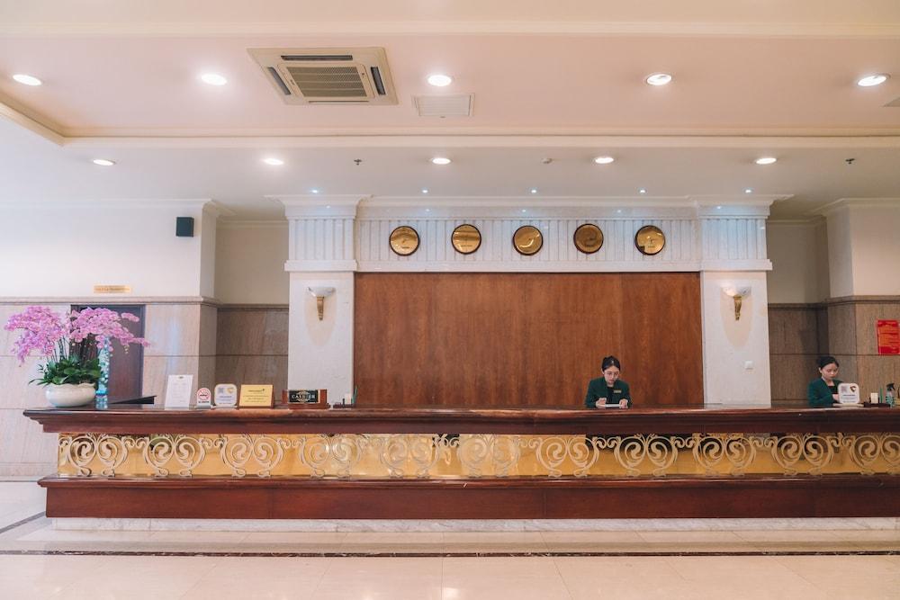 Saigon Dalat Hotel - Lobby Sitting Area