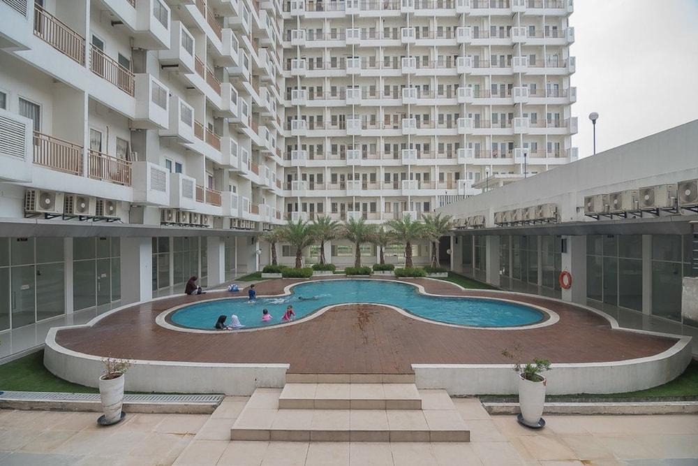 RedDoorz Apartment @ Sentul Tower - Featured Image