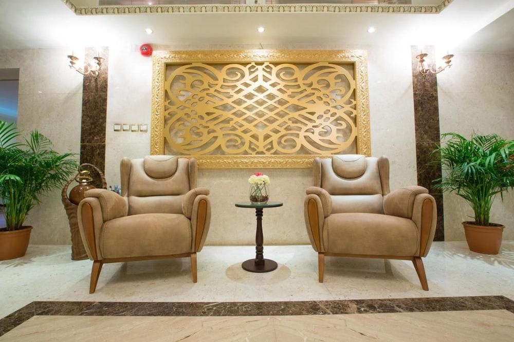 Al Fouz Luxury Hotel Suites - Lobby Sitting Area