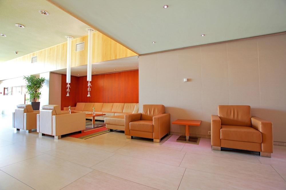 Hotel Creina - Lobby Sitting Area